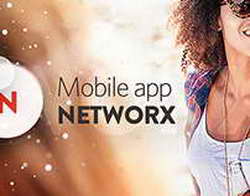 Виктория Бекхэм и Виктория Лопырёва предпочли классику, а Рената Литвинова и Виктория Шелягова ностальгируют по СССР. Как звёзды украшают свои ёлки